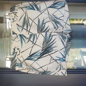 White Black women's shorts; The 5" Shorts; Tropical blue palm; Size 18W; NWOT